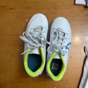 NIKE Tempo soccer cleats